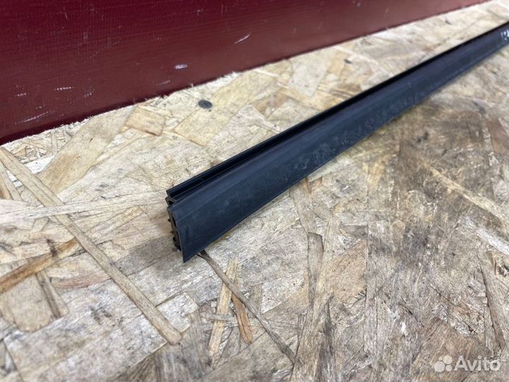 Уплотнитель стекла двери внутренний передний