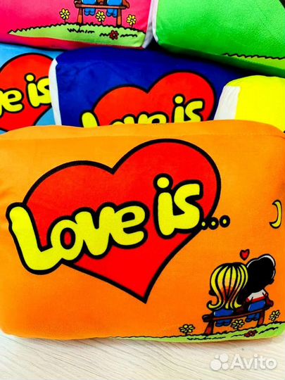 Подушечки love IS