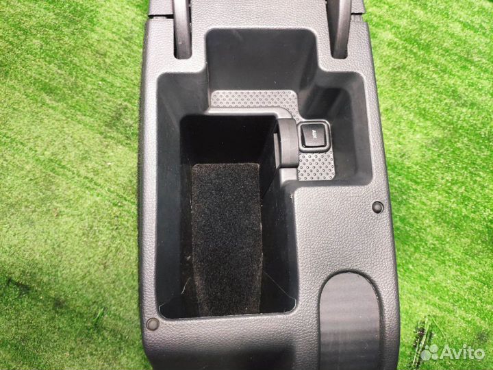 Подлокотник (бардачок) Skoda Octavia A5