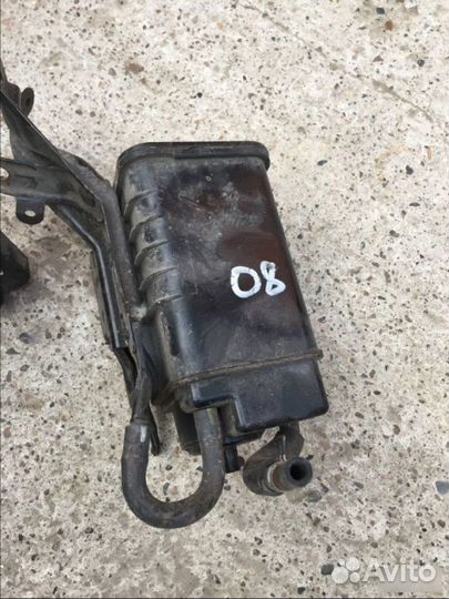 Абсорбер паров топлива Toyota Avensis