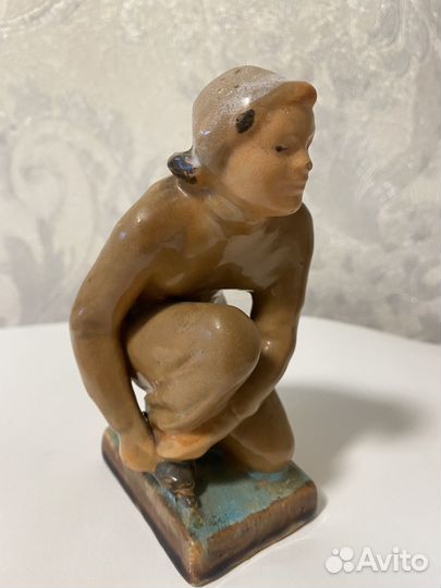 Фарфоровая статуэтка