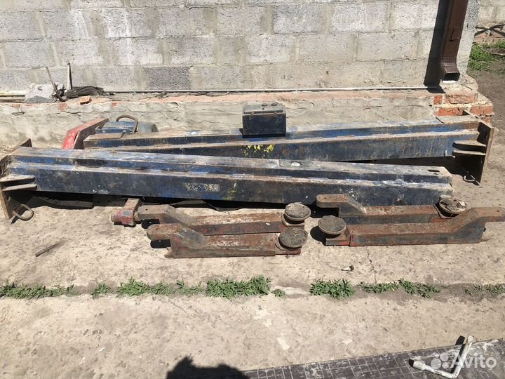 Подъемник автомобильный винтовой