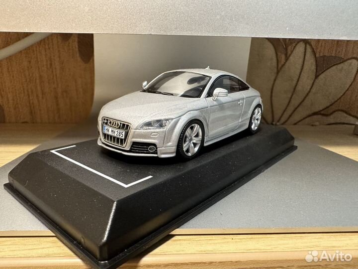 Audi TT S Coupe Silber mettalic. 1/43