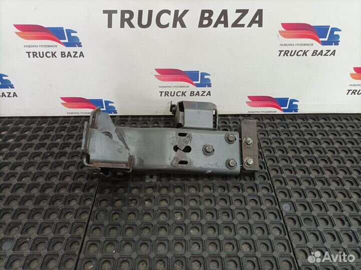 A9305203733 Кронштейн левой подножки