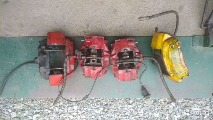 Комплект тормозных суппортов Brembo