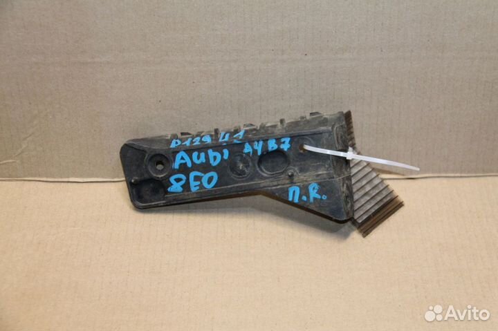 Кронштейн бампера переднего правый Audi A4 B8 2007