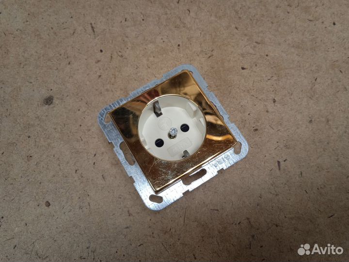 Розетка Gira серия ClassiX 0453614