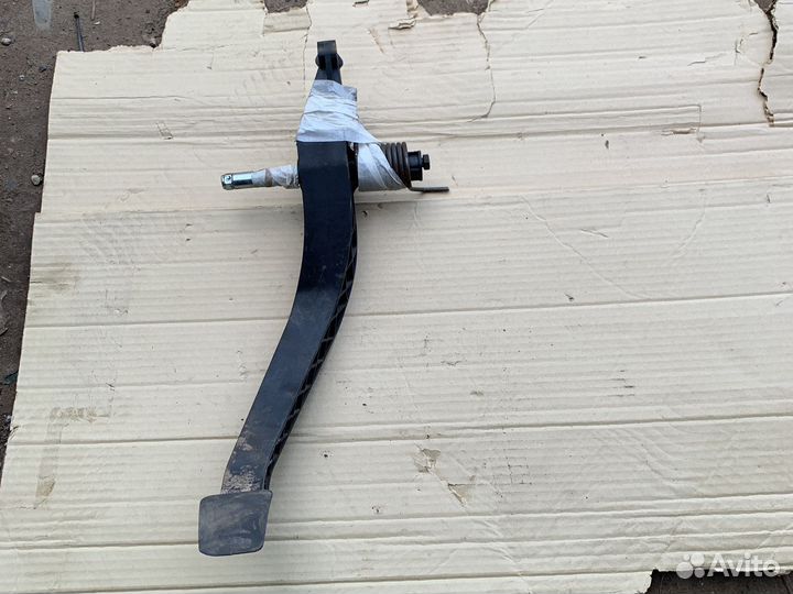 Педаль сцепления renault logan 1