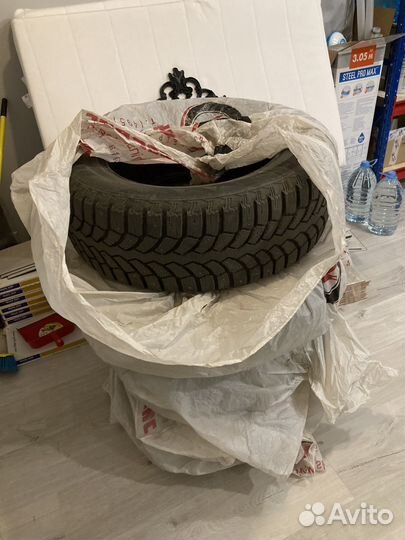 Bridgestone Blizzak Spike-01 235/60 R17 106T