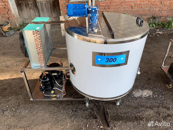 Охладитель молока вертикальный открытого типа 250л