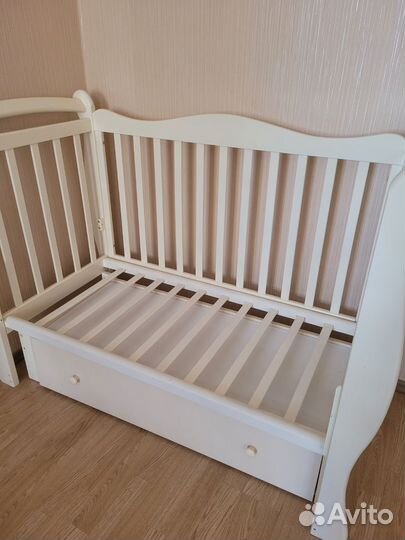 Кроватка с продольным и поперечным маятником