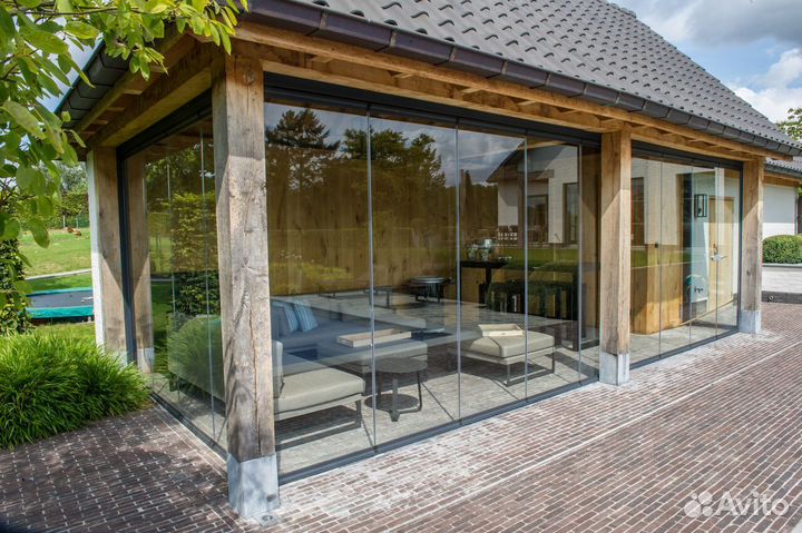 Безрамное остекление беседки