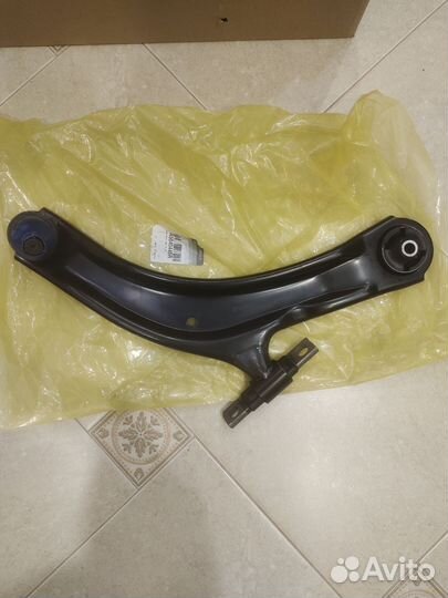 Правый рычаг передний нижней подвески qashqai