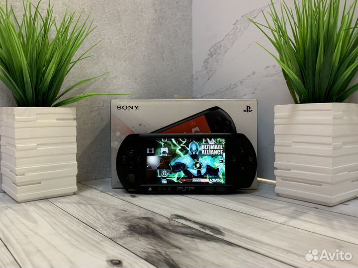 Sony PSP E1008 / Полный комплект / 10000 игр