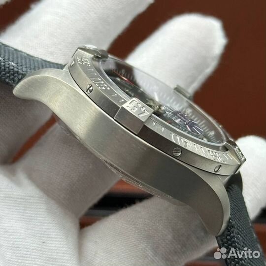 Часы Breitling Avenger