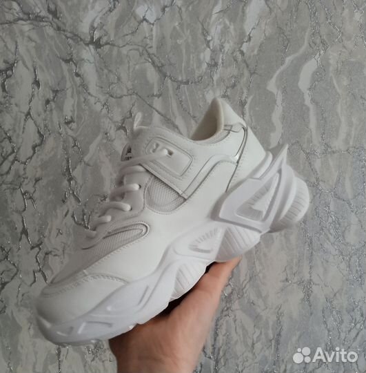 Кроссовки Новые р.40