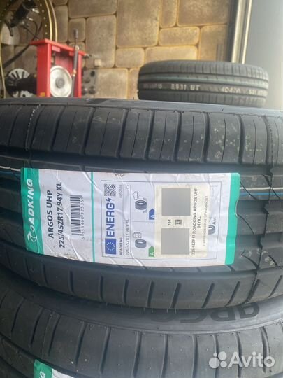 Roadking Argos UHP 225/45 R17