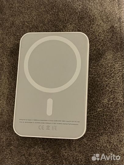 Повербанк apple