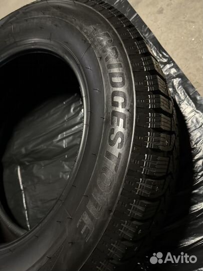 Bridgestone Blizzak Spike-02 SUV 235/65 R18