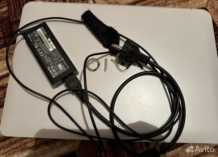 Ноутбук в рабочем состоянии, подойдет и на разбор