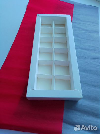 Коробка на 12 конфет белая с крышкой