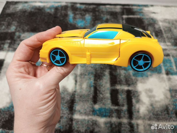 Робот трансформер бамблби