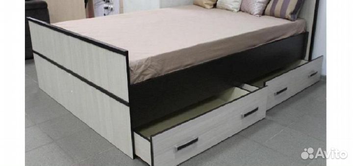 Кровать с матрасом