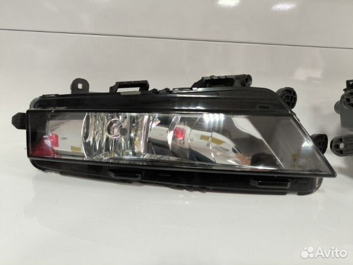 Фара противотуманная передняя правая Skoda Octavia