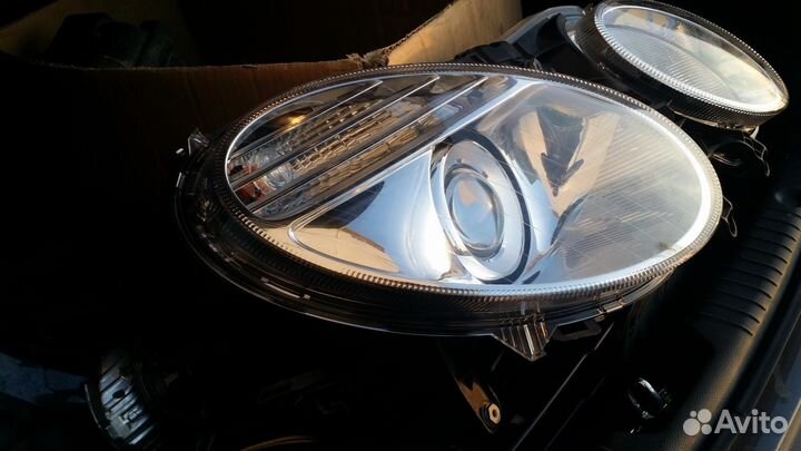 Фара правая Mercedes-Benz E-Class 211
