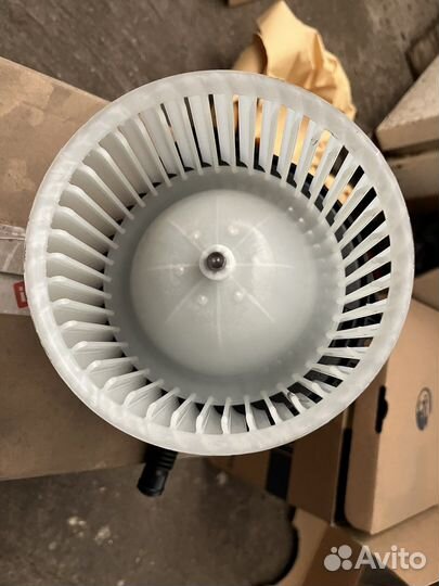 Вентилятор отопителя салон Citroen, Peugeot 4007