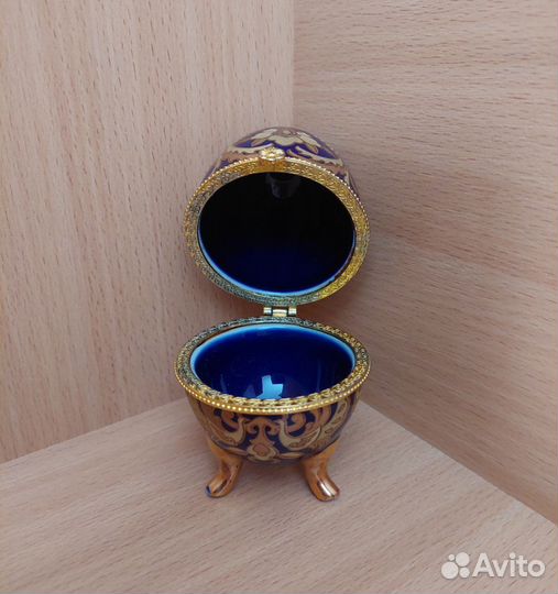 Продаю фарфоровые изделия из Гжели