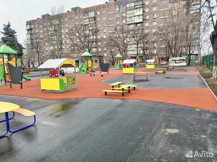 Бесшовное резиновое покрытие для спортивных площадок