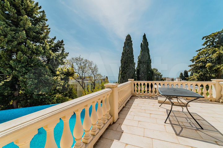 Дом 500 м² на участке 12 сот.