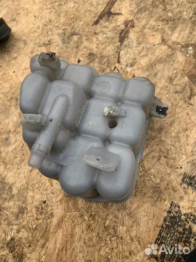 Бачок расширительный на Volkswagen Touareg NF FL