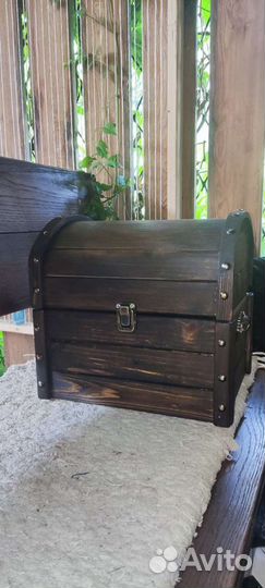 Сундук деревянный
