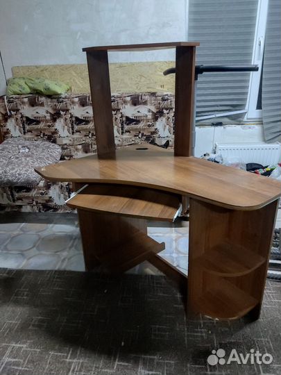 Компьютерный стол