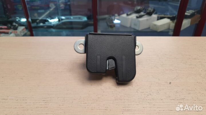 Замок багажника Volkswagen Passat/Golf в Иркутске