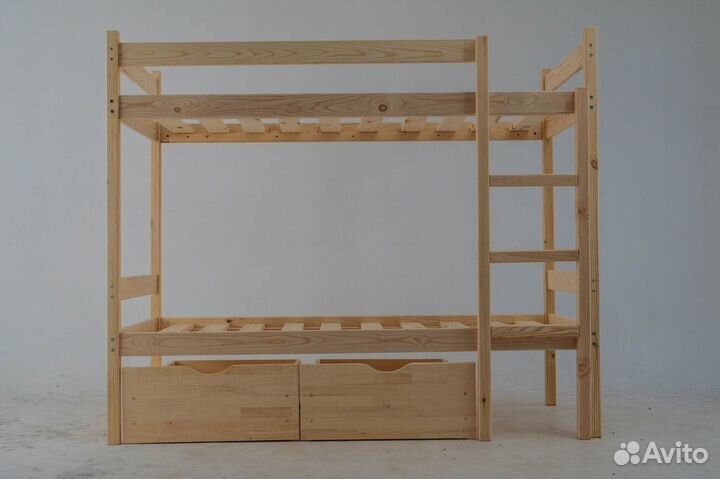 Двухъярусная кровать из массива