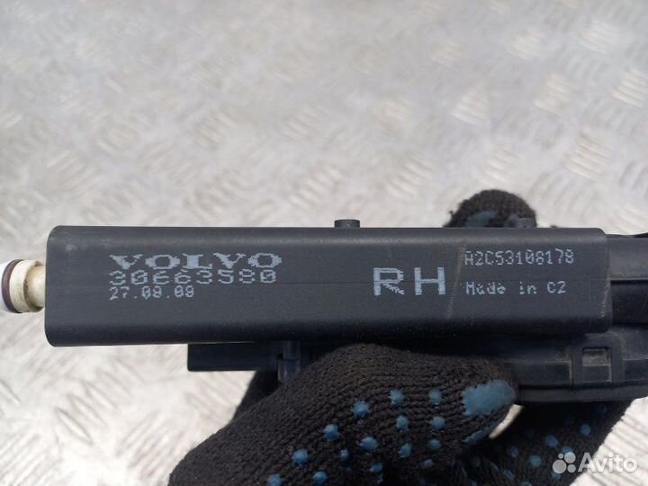 Форсунка омывателя фары правая Volvo Xc 70 2.4