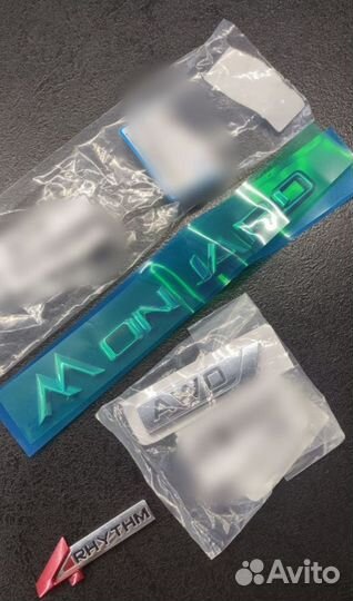 Эмблема, надпись Geely Monjaro