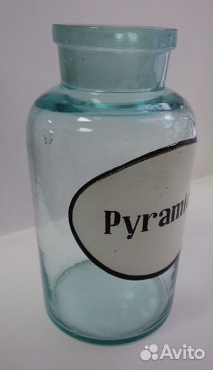 Старинная стеклянная банка Пирамидон