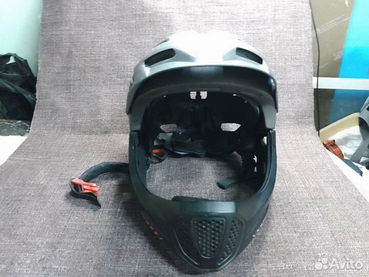 Каска спортивная