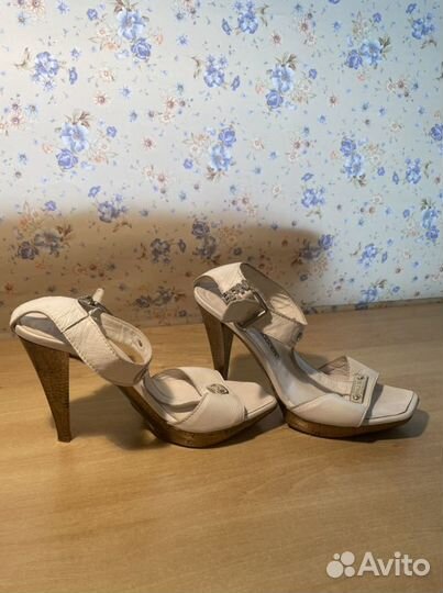 Обувь женская на каблуке из нат кожи