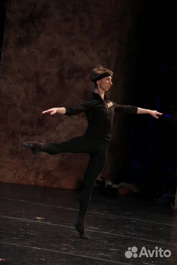 Педагог балета. Растяжка. Балетная гимнастка