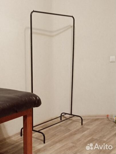 Вешалка для одежды напольная металлическая