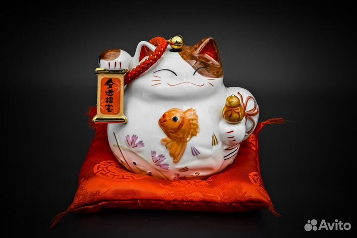 Японский кот-копилка Манеки-неко