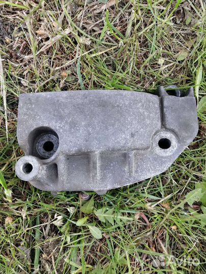 Кронштейн верхней подушки двигателя, меган 2