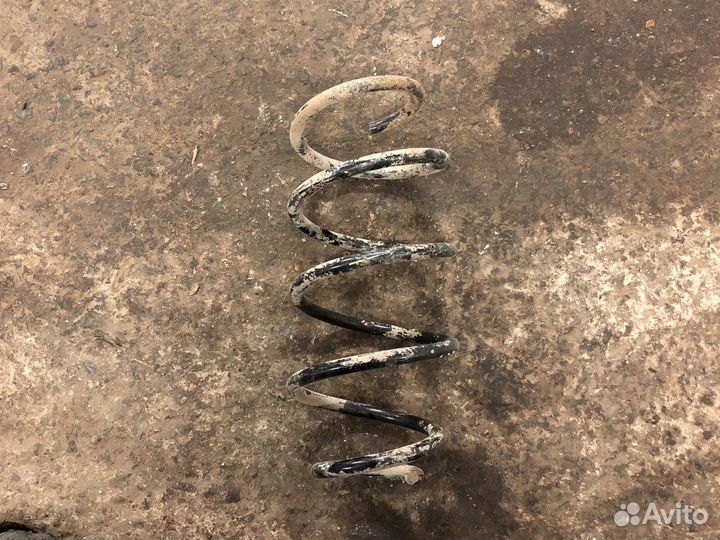 Volkswagen polo пружина передняя