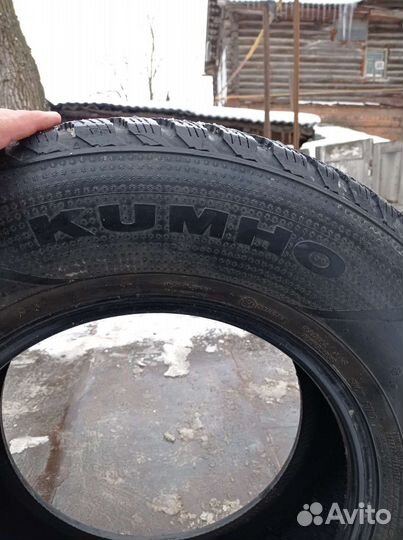 Kumho I'Zen RV Stud KC16 245/70 R16 и 245/70 R16