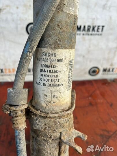 Амортизатор передний правый Mitsubishi Colt 2006